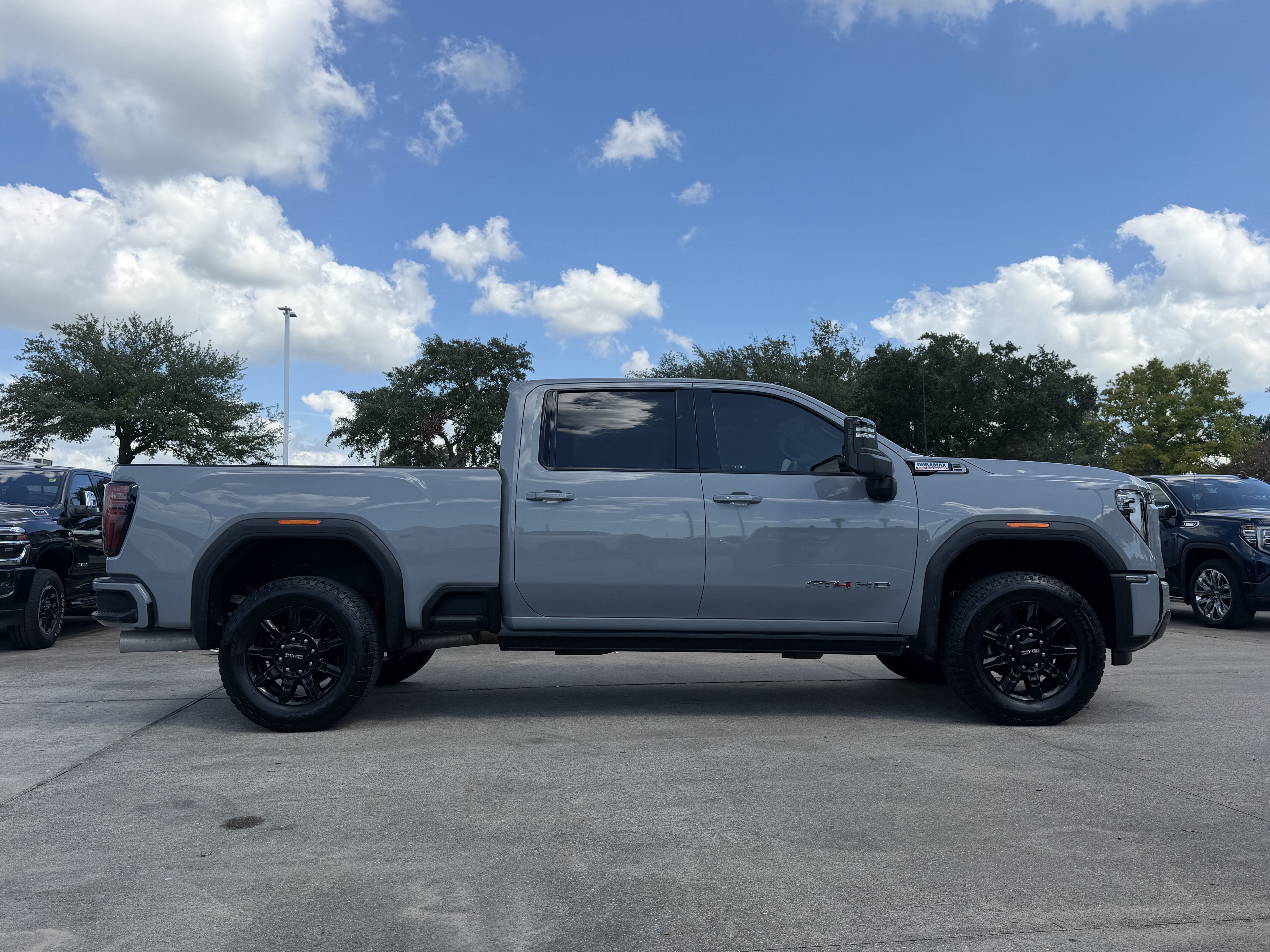 Used 2025 GMC Sierra 2500 AT4 w/ AT4 Premium Plus Package AWD/4WD image 6