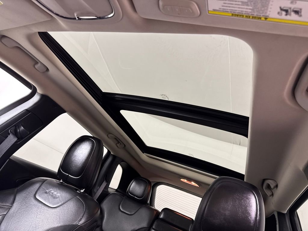 Used 2017 Jeep Cherokee Limited w/ Luxury Group image 19