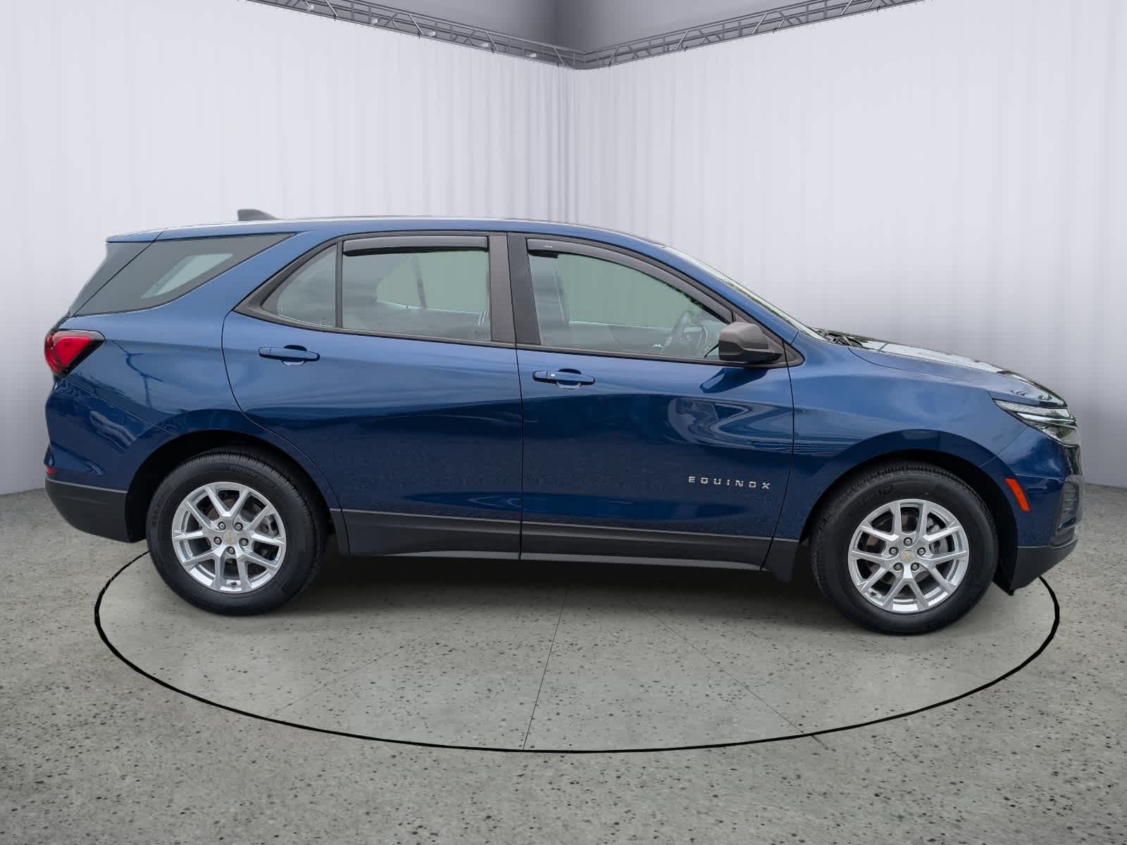 Certified 2022 Chevrolet Equinox LS FWD image 2