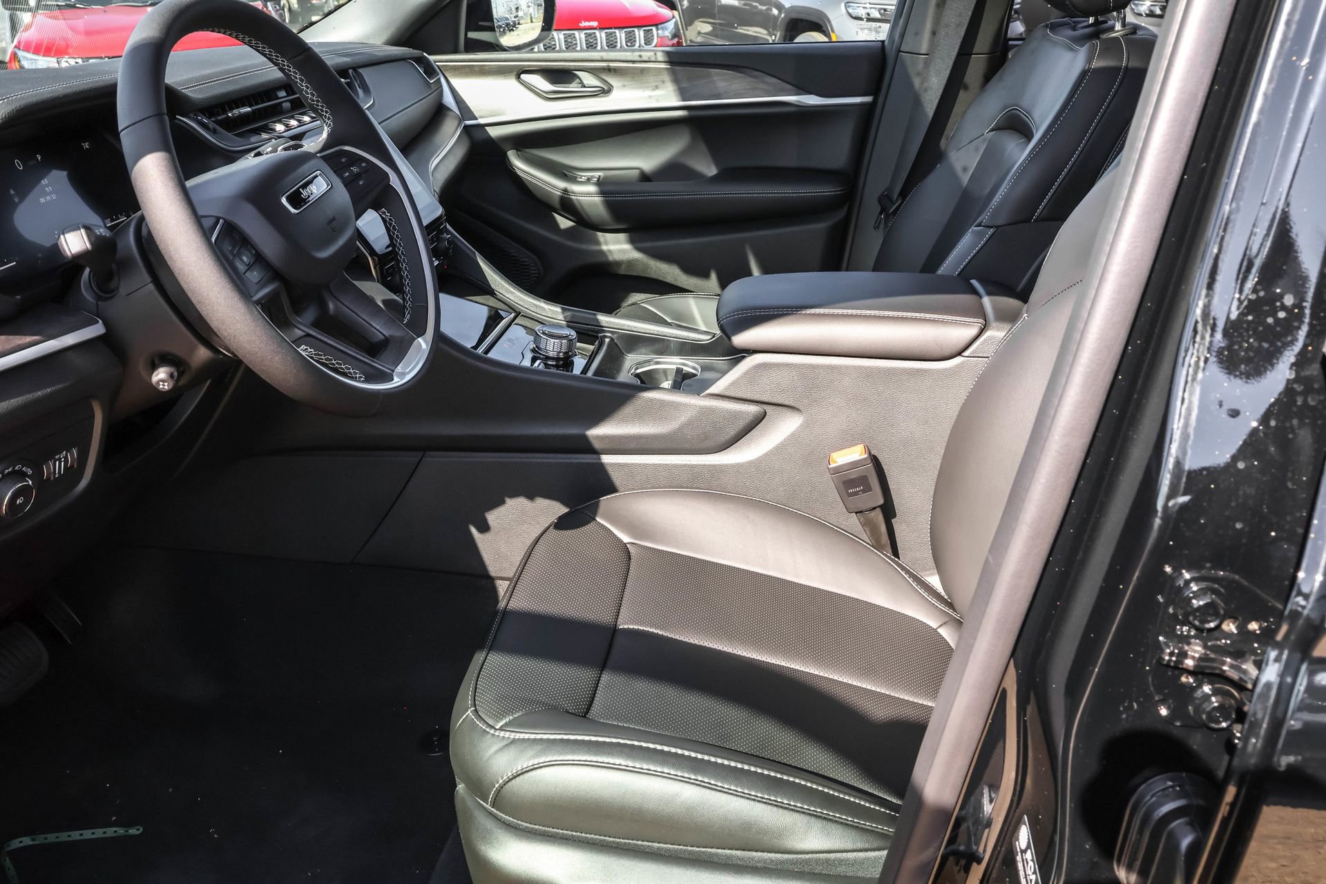 New 2025 Jeep Grand Cherokee Limited w/ Black Appearance Package image 5