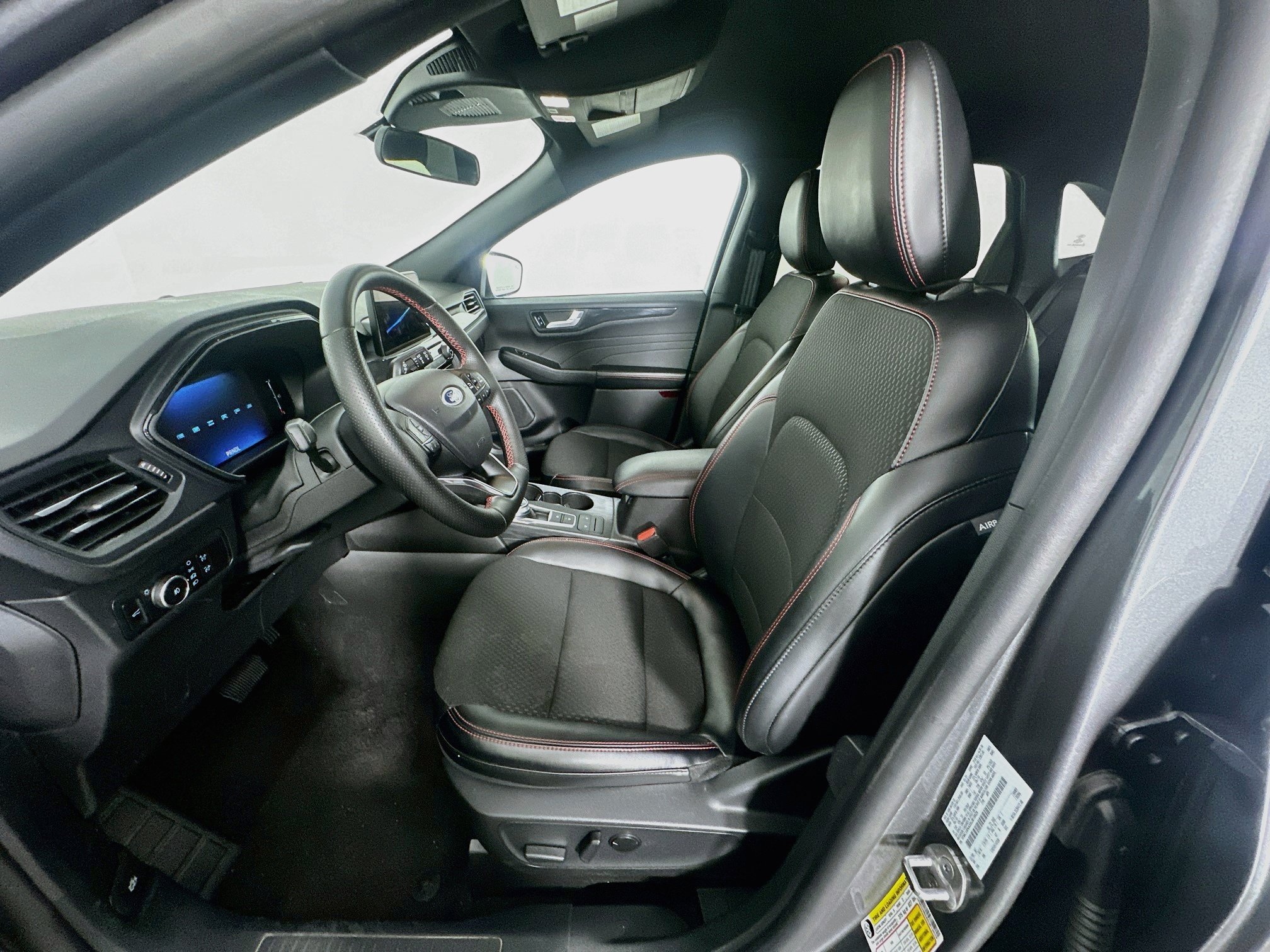 Used 2025 Ford Escape ST-Line Select AWD/4WD image 13