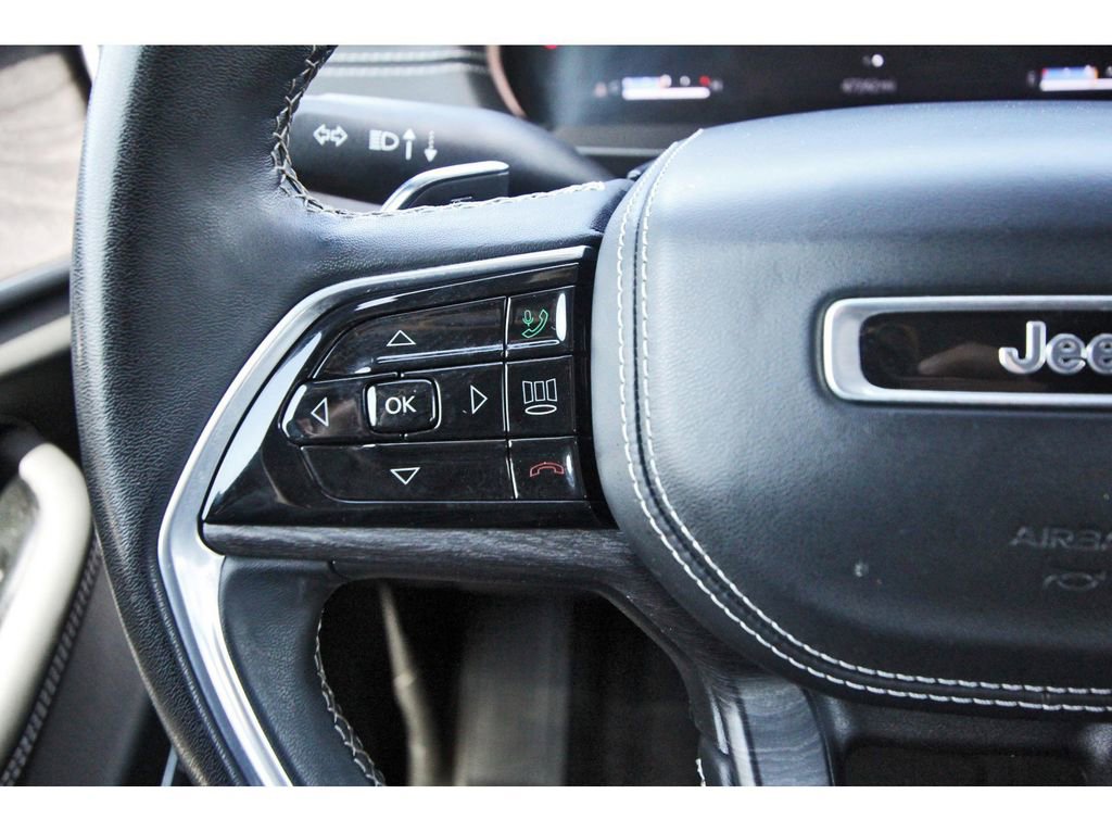 Used 2022 Jeep Grand Cherokee Overland RWD image 18