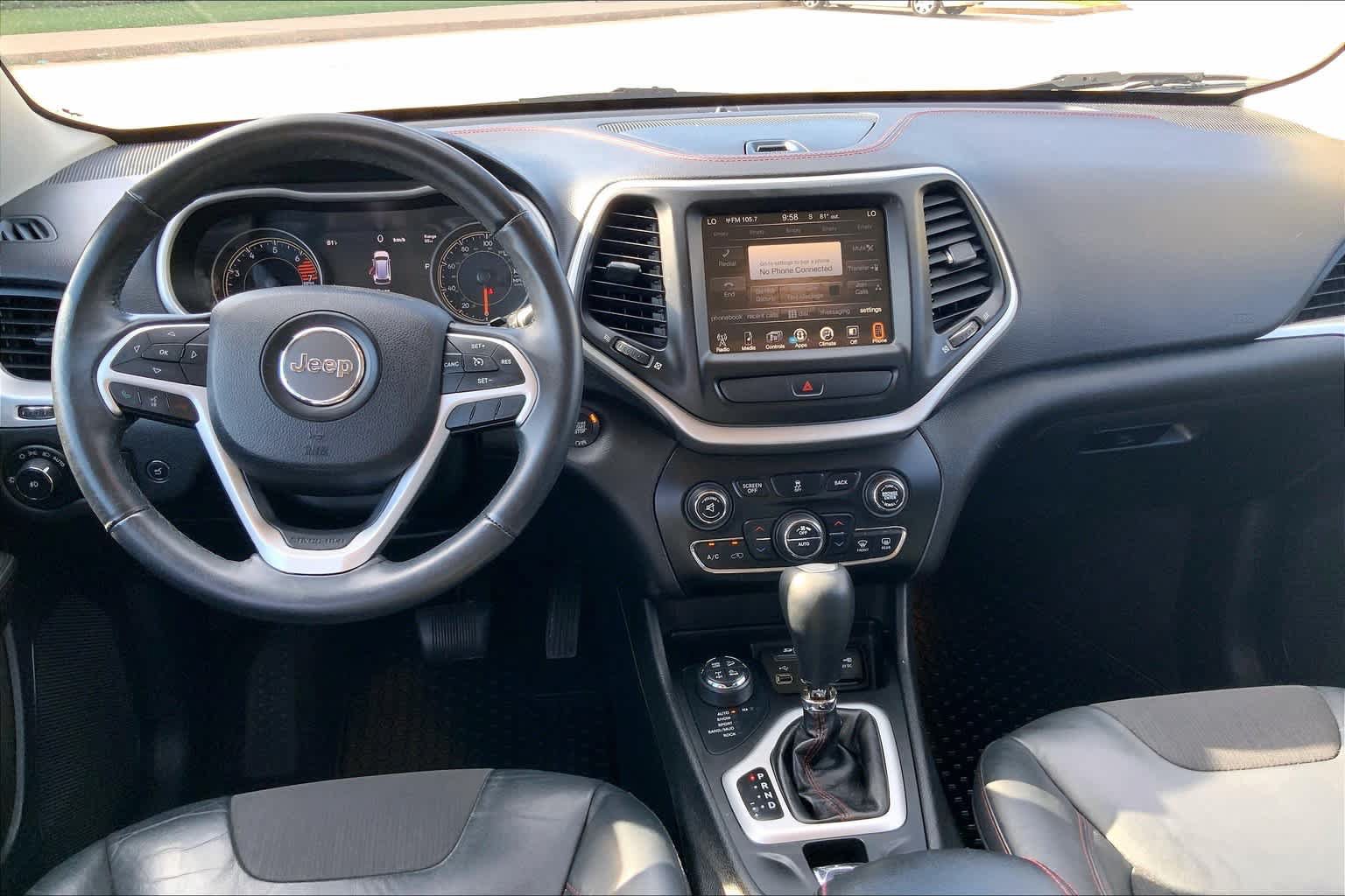 Used 2017 Jeep Cherokee Trailhawk w/ Comfort/Convenience Group AWD/4WD image 14