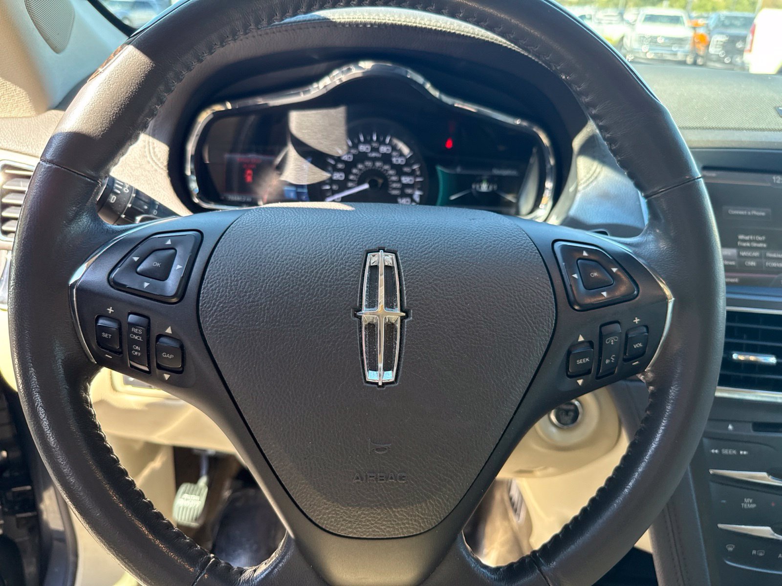 Used 2013 Lincoln MKT AWD image 12