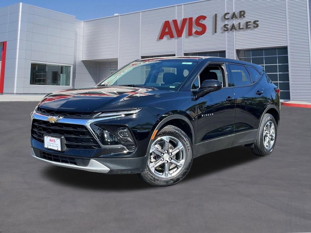 Used 2025 Chevrolet Blazer LT image 1
