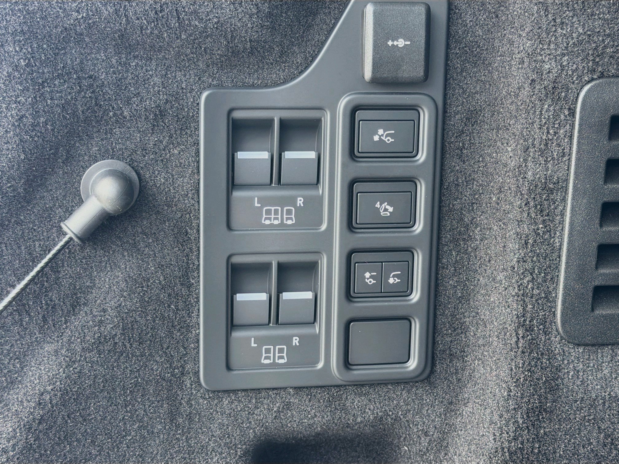 New 2026 Land Rover Discovery Limited Edition AWD/4WD image 13