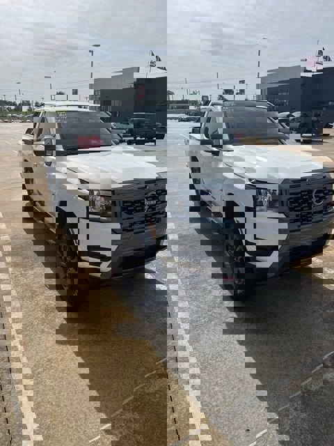 Used 2025 Nissan Frontier SV RWD image 1