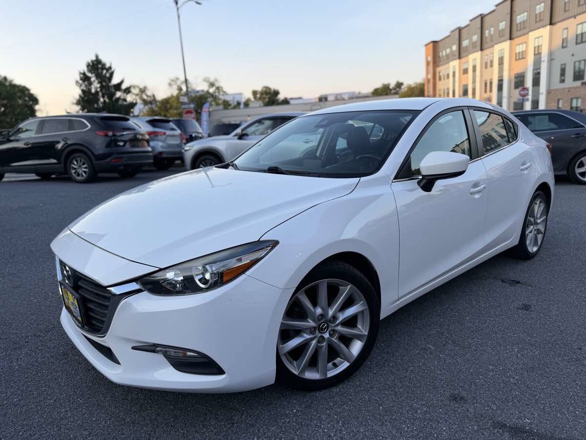 Used 2017 MAZDA MAZDA3 Touring FWD image 3
