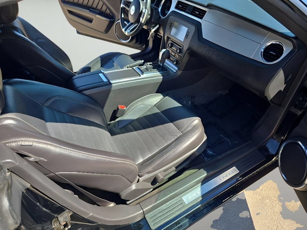 Used 2014 Ford Mustang Premium RWD image 31