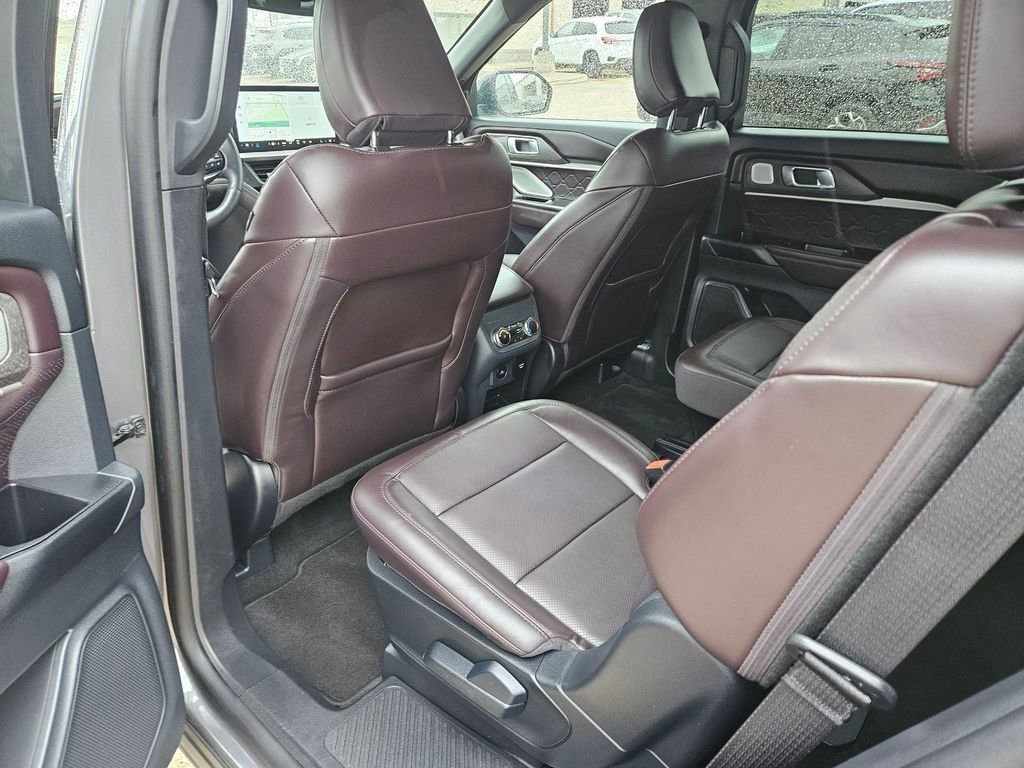 Used 2025 Ford Explorer Platinum w/ LUX Leather Package AWD/4WD image 28