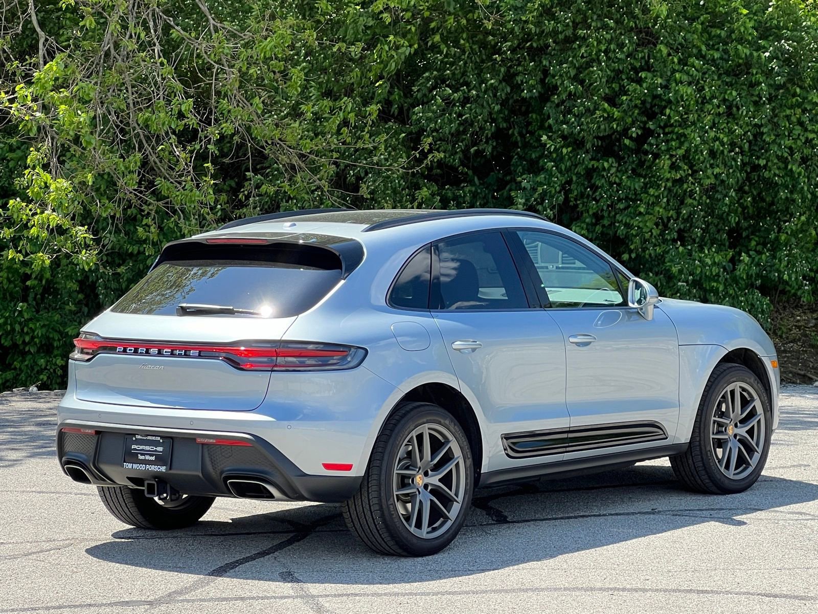 Certified 2025 Porsche Macan AWD/4WD image 5