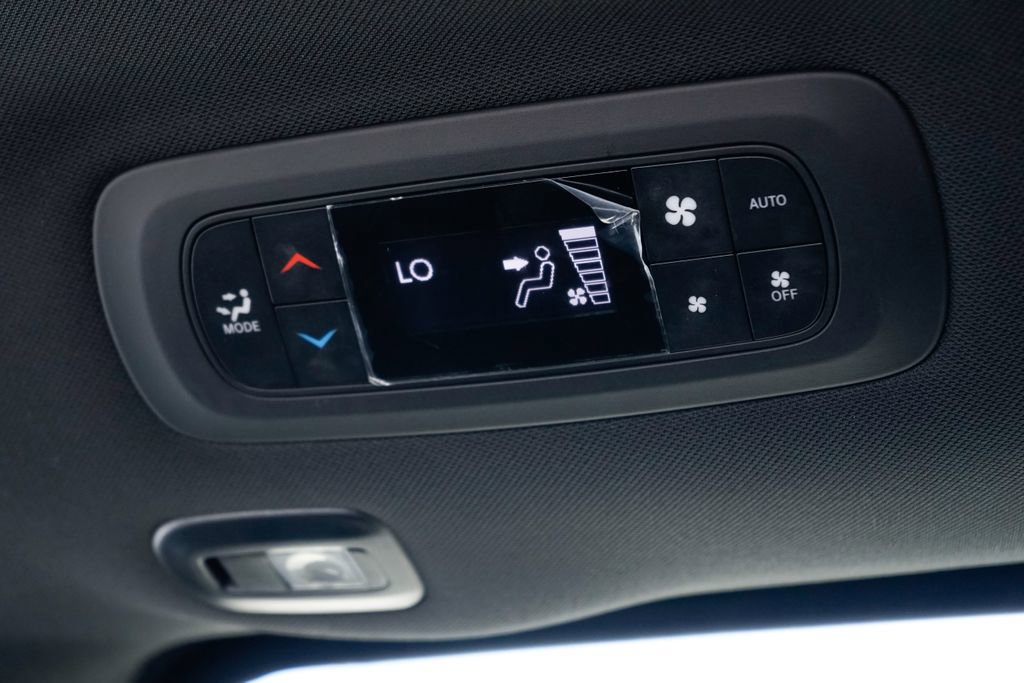 Used 2022 Chrysler Pacifica Limited w/ S Appearance Package FWD image 38