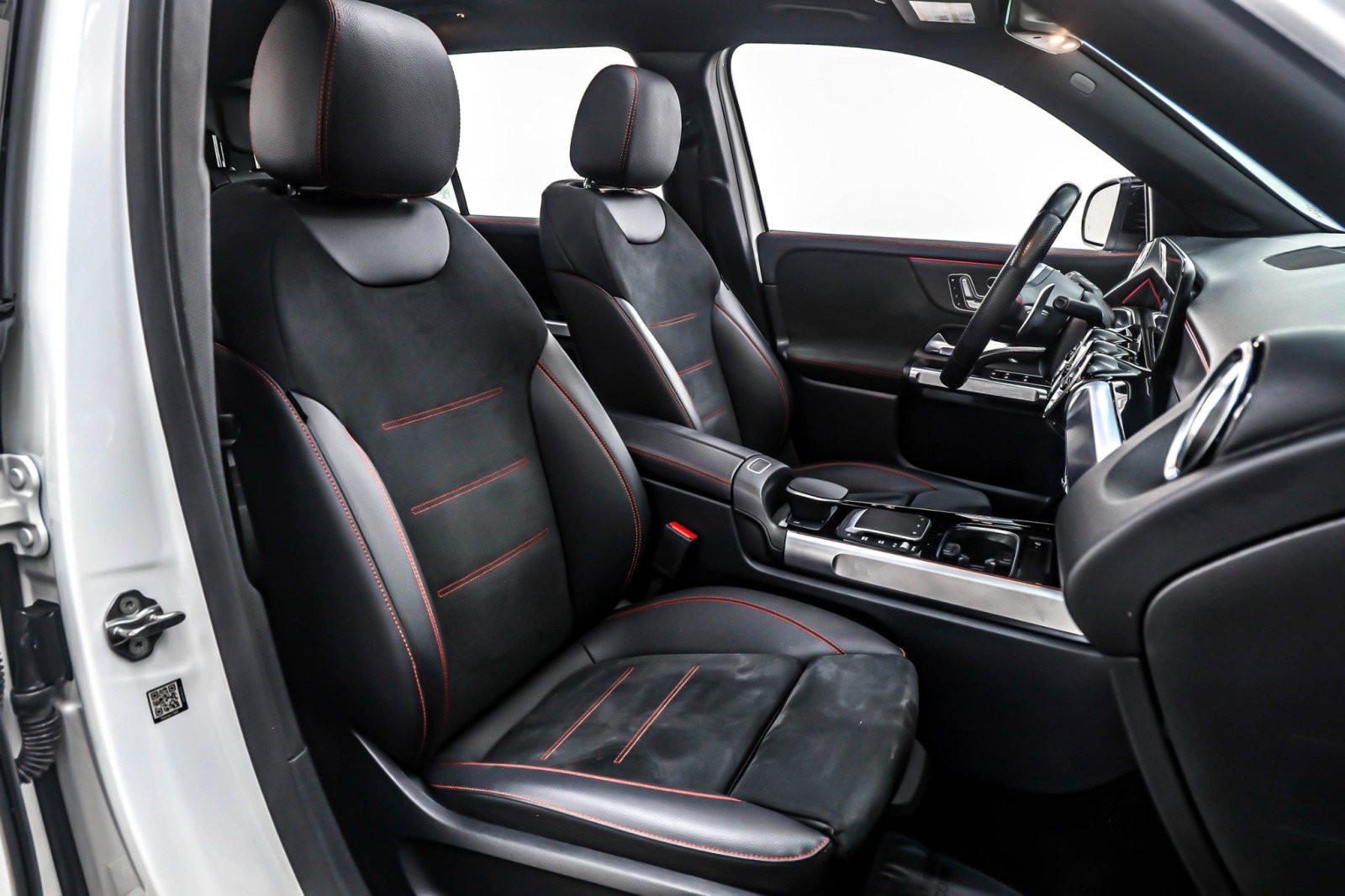 Used 2022 Mercedes-Benz GLB 35 AMG AMG GLB 35 4MATIC SUV image 7