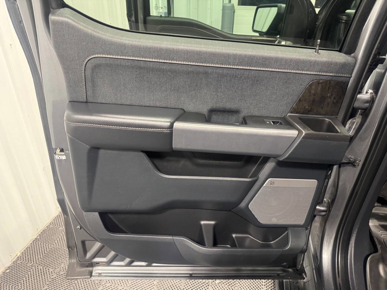 Used 2022 Ford F150 Lightning Lariat image 15