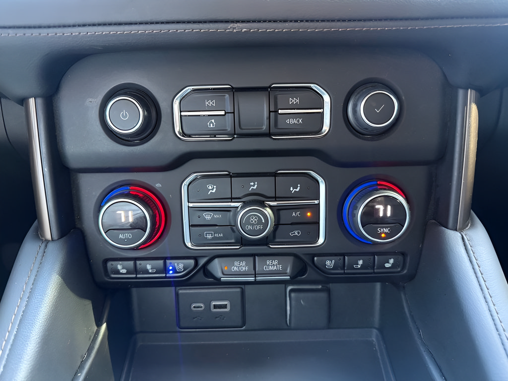 Used 2024 Chevrolet Suburban High Country AWD/4WD image 30