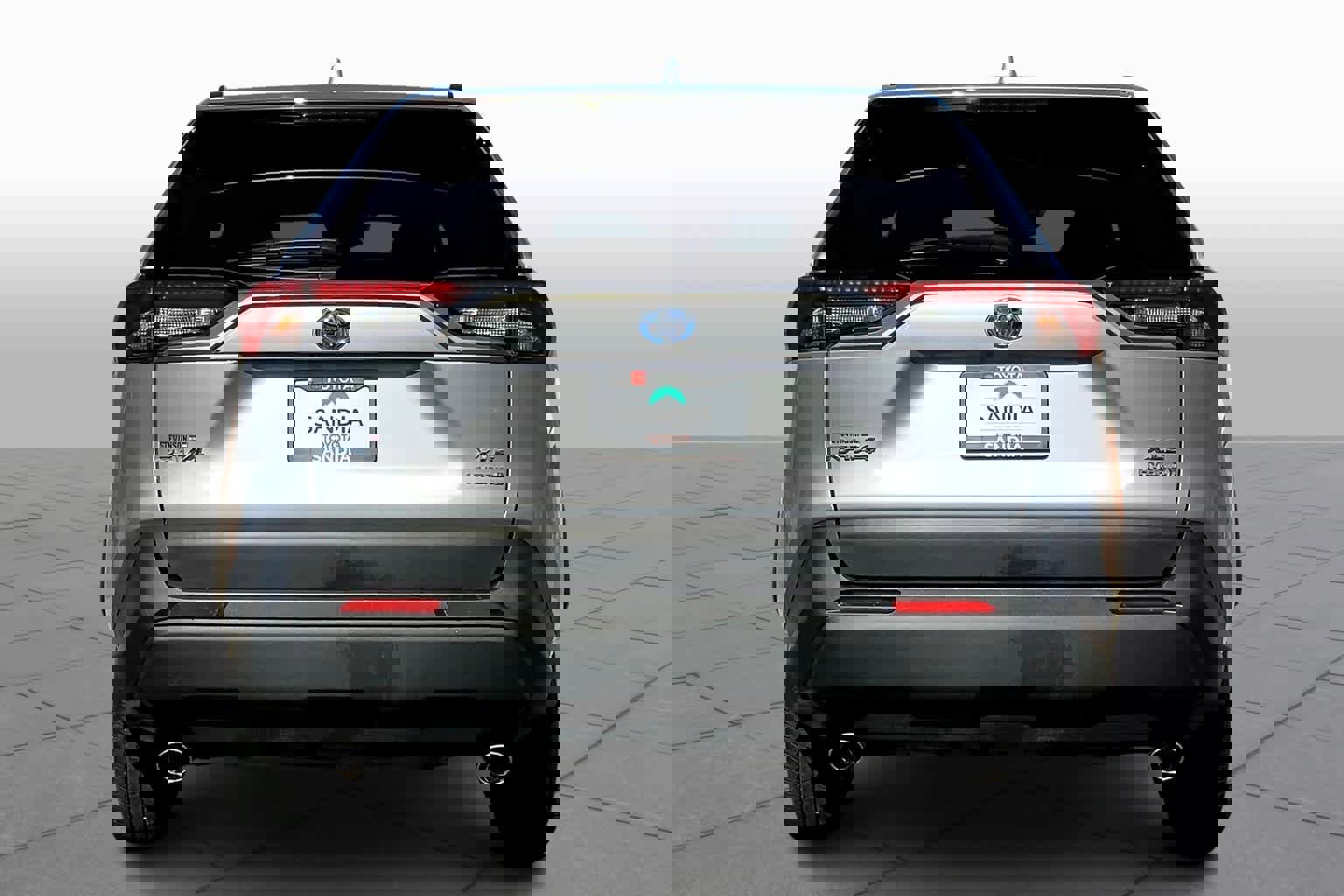 Used 2020 Toyota RAV4 XLE image 4