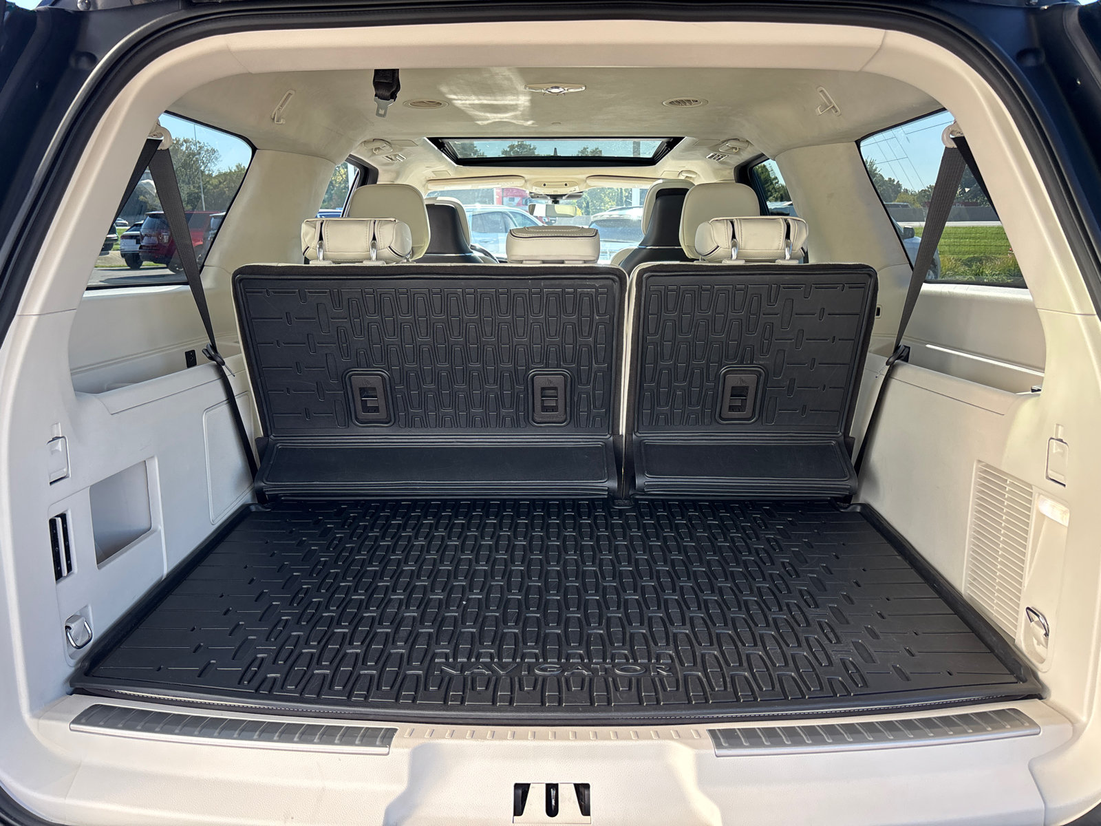 Used 2023 Lincoln Navigator L Black Label AWD/4WD image 9
