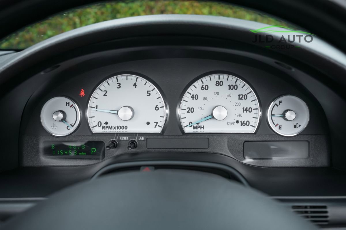 Used 2004 Ford Thunderbird Premium image 26