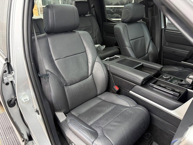 Used 2023 Toyota Tundra Platinum image 11