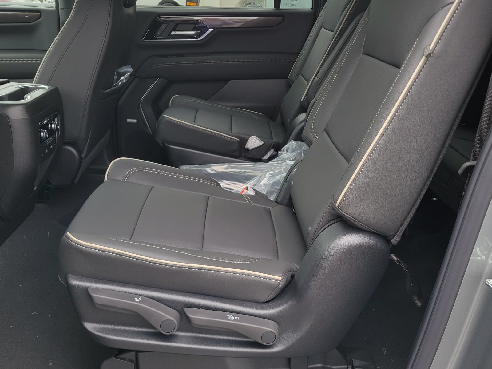 New 2026 GMC Yukon XL Elevation w/ Elevation Premium Package AWD/4WD image 10