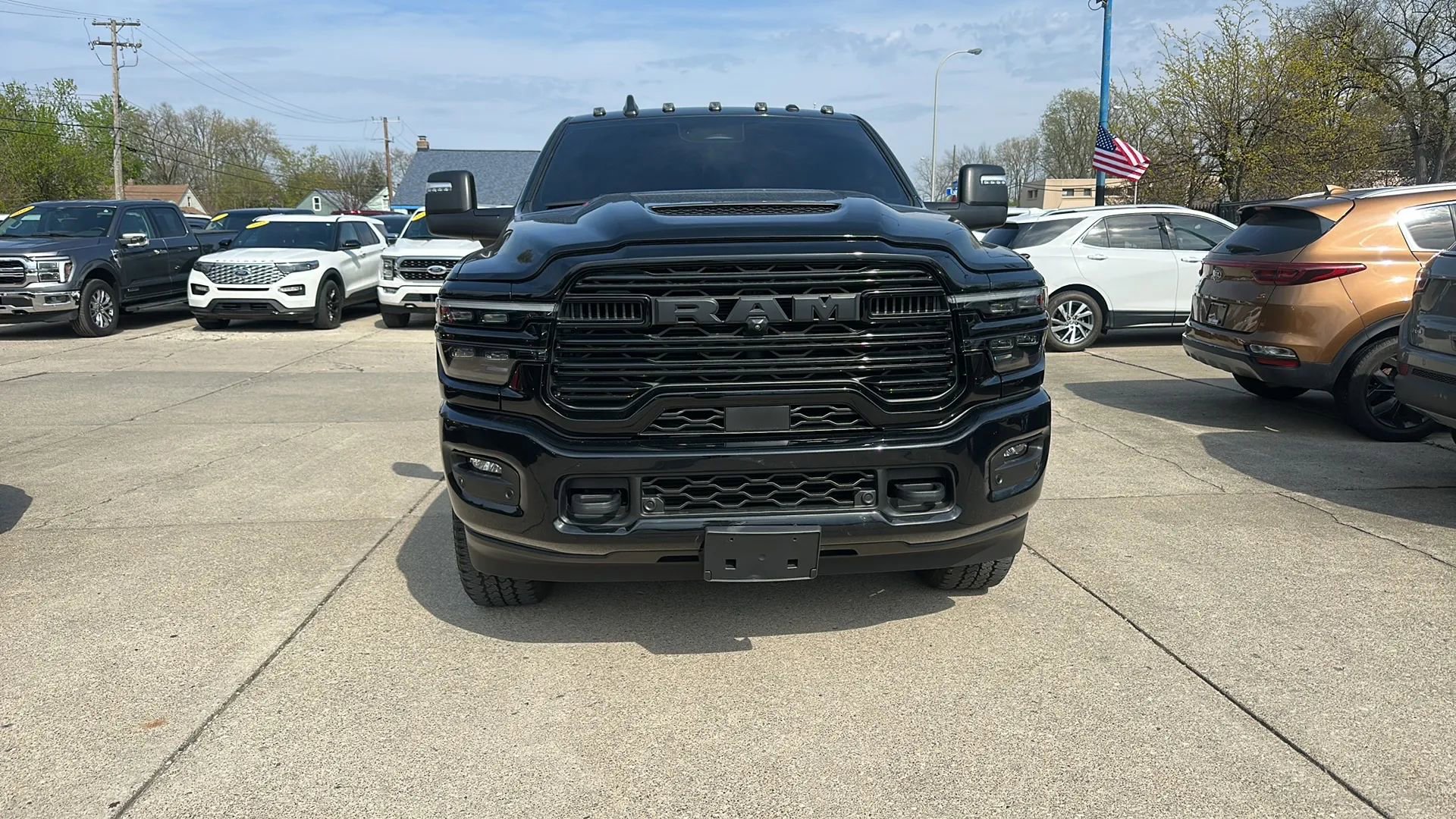 Used 2025 RAM 2500 Laramie AWD/4WD image 2