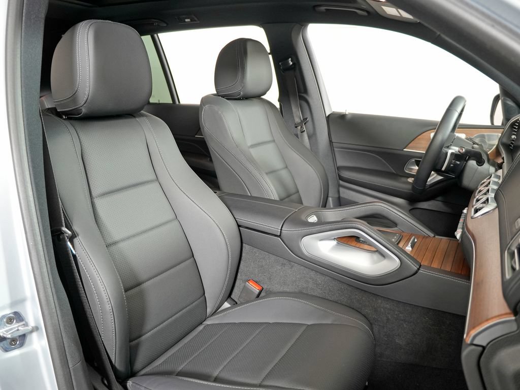 Used 2025 Mercedes-Benz GLS 450 4MATIC w/ AMG Line Exterior image 13
