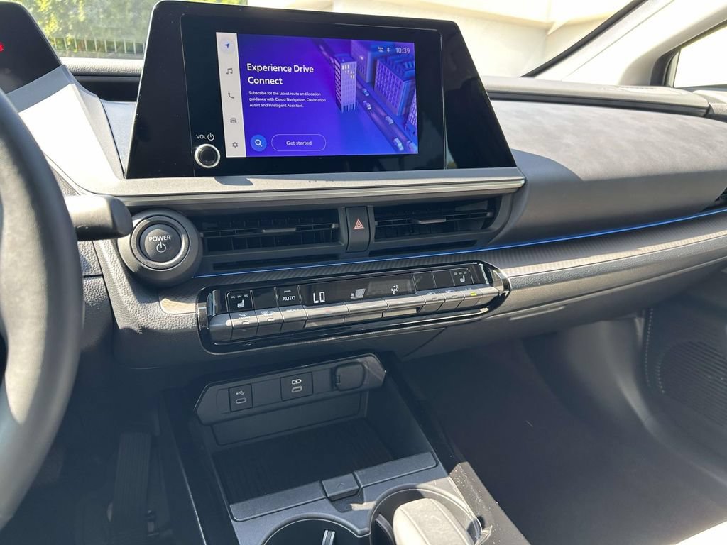 Used 2024 Toyota Prius XLE FWD image 24