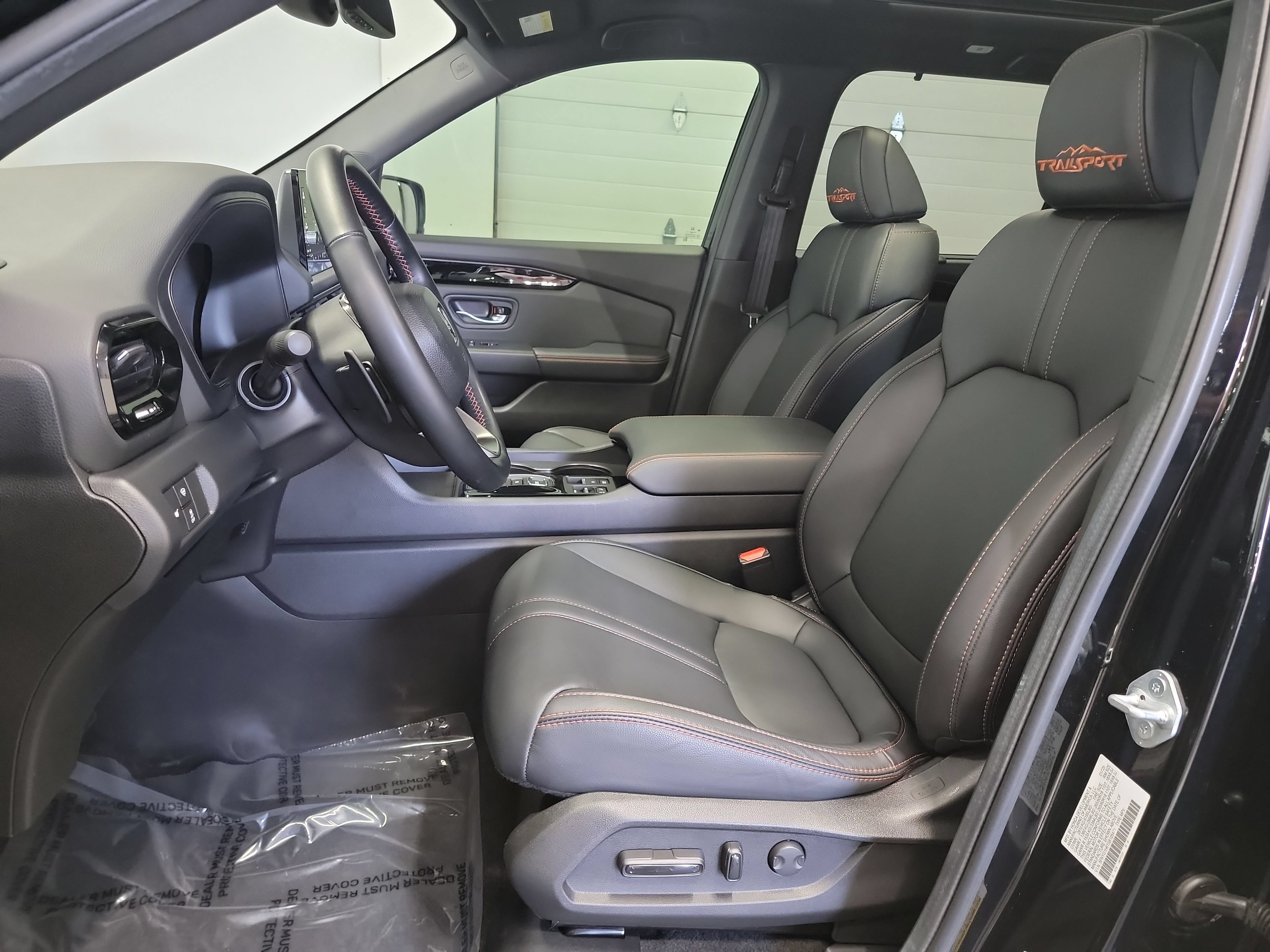 Used 2025 Honda Pilot TrailSport image 12