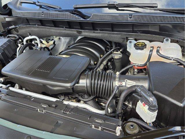 Used 2026 Chevrolet Suburban Z71 w/ Comfort Package AWD/4WD image 24