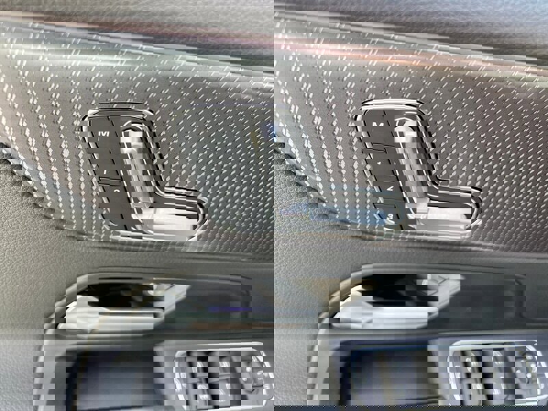 Used 2023 Mercedes-Benz EQB 300 4MATIC image 26