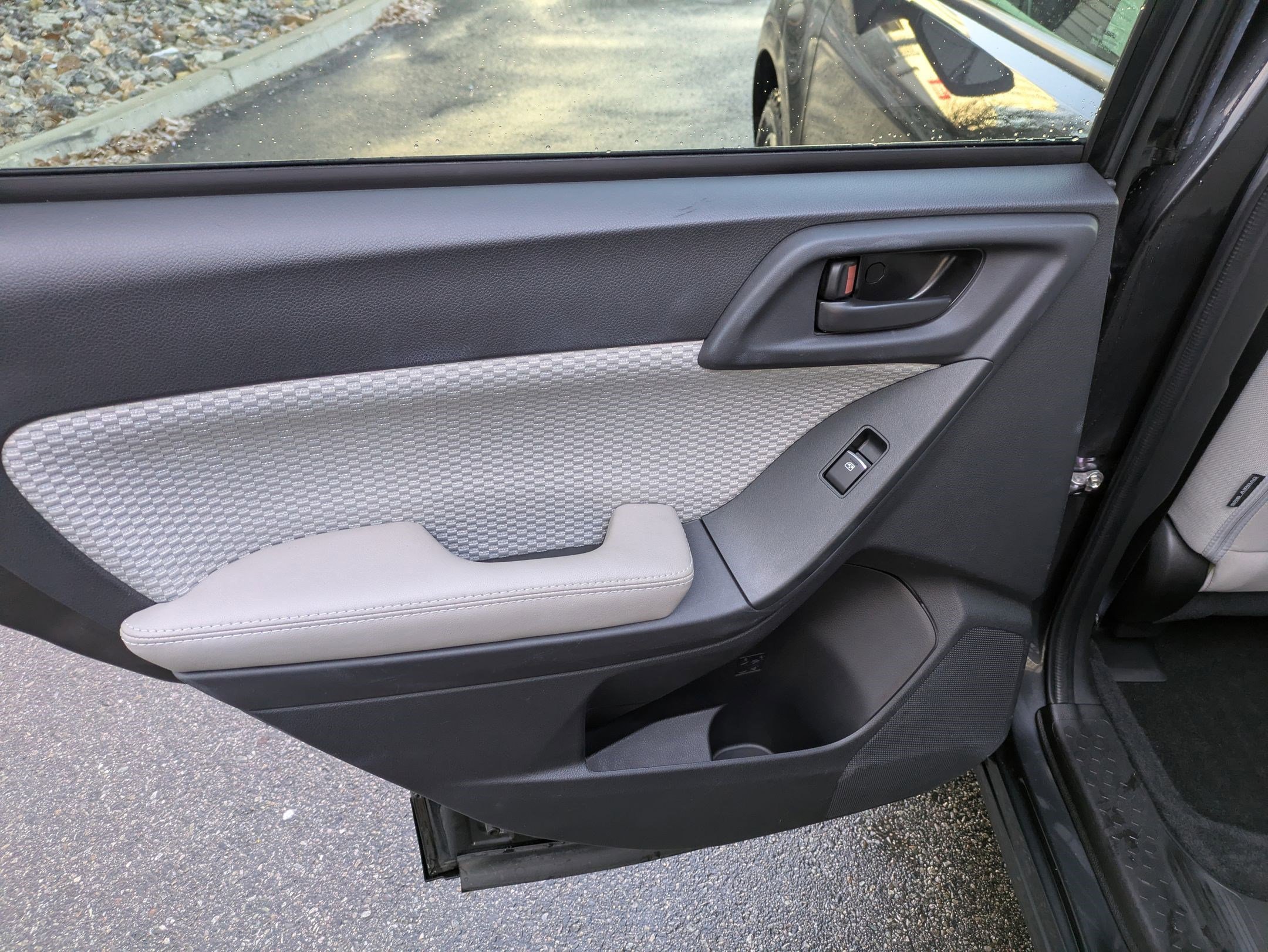 Used 2017 Subaru Forester 2.5i Premium w/ All-Weather Package image 28