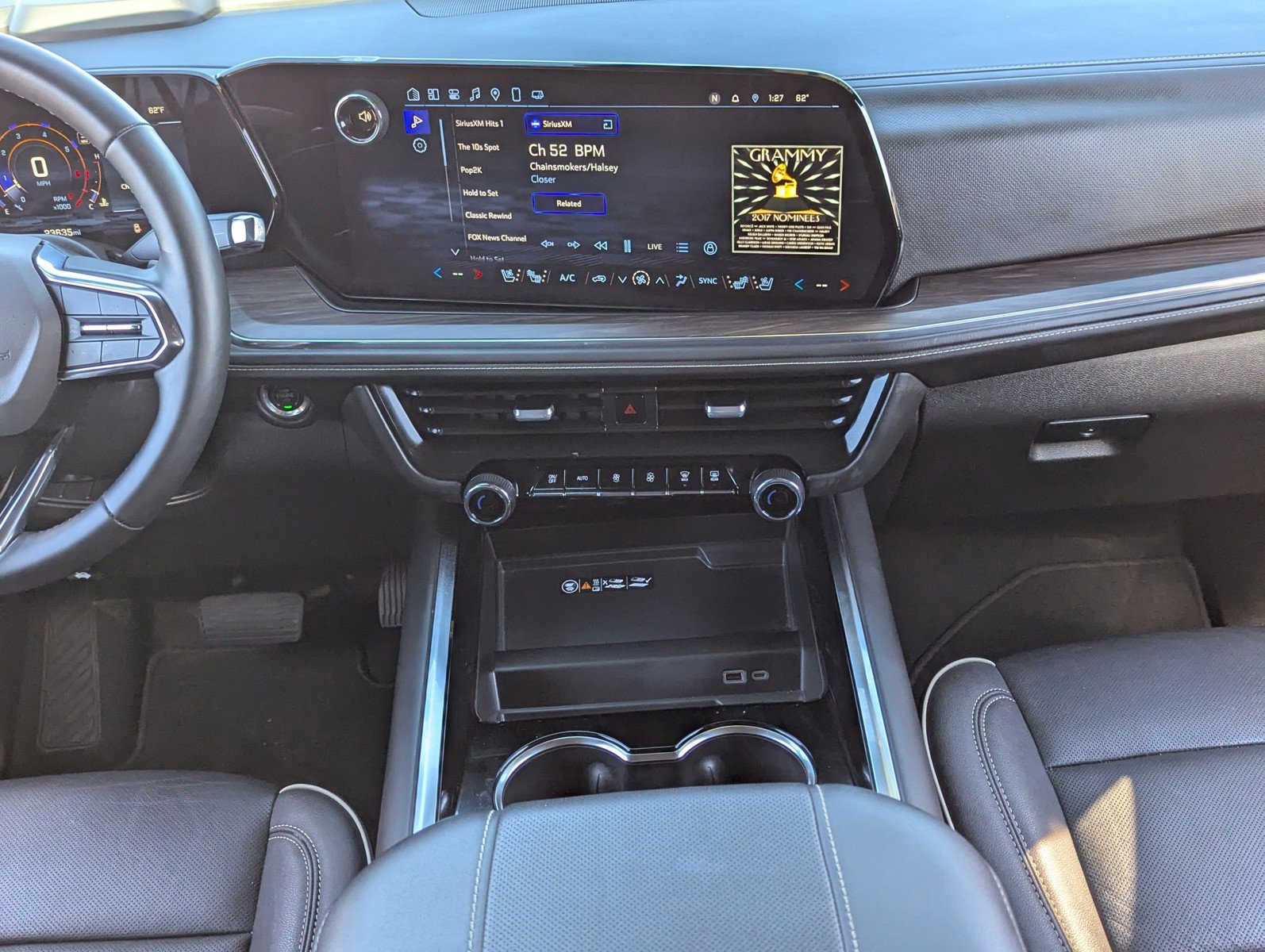 Certified 2025 Chevrolet Suburban Premier image 17