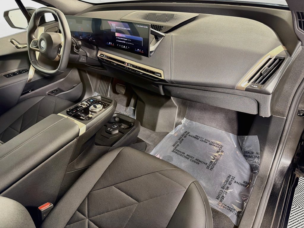 Used 2024 BMW iX xDrive50 w/ Sport Package AWD/4WD image 31