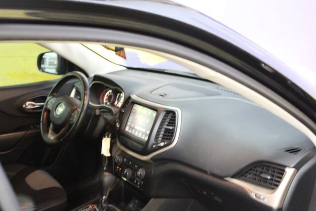 Used 2014 Jeep Cherokee Latitude FWD image 12