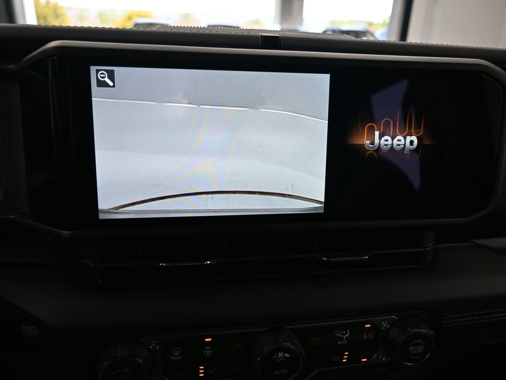 Used 2024 Jeep Gladiator Sport w/ Premium Package AWD/4WD image 18