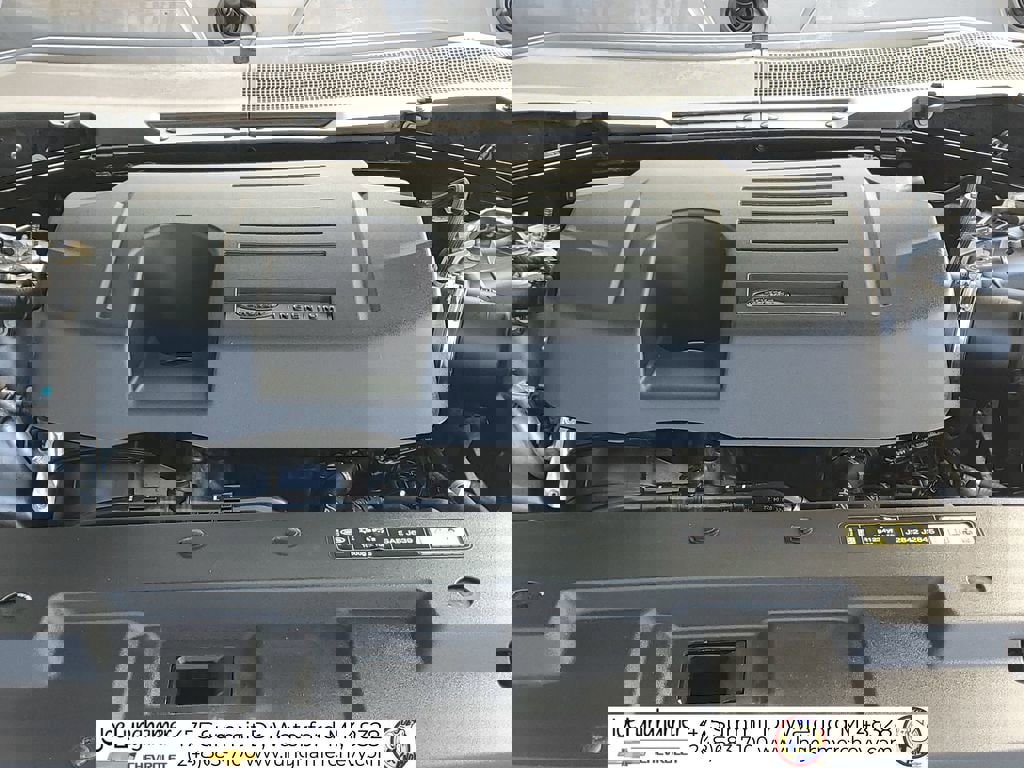 Used 2023 Land Rover Defender 110 SE image 31