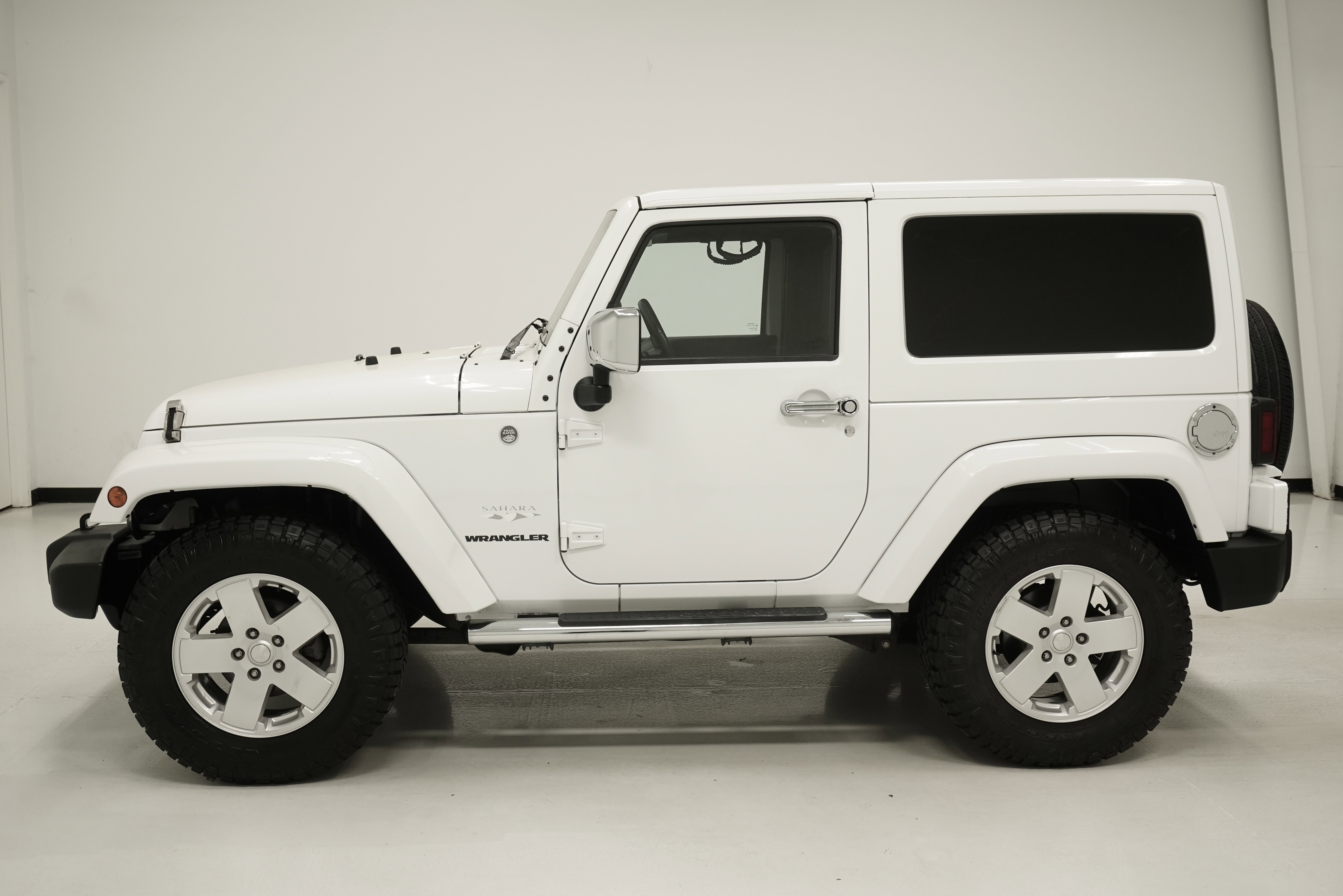 Used 2011 Jeep Wrangler Sahara w/ Connectivity Group image 7