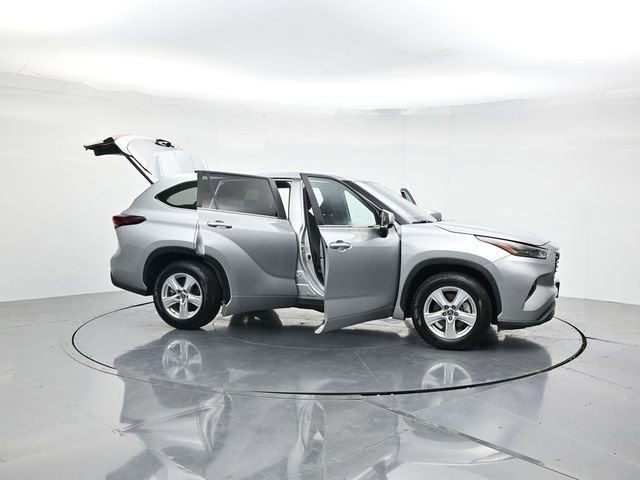 Used 2024 Toyota Highlander LE FWD image 51
