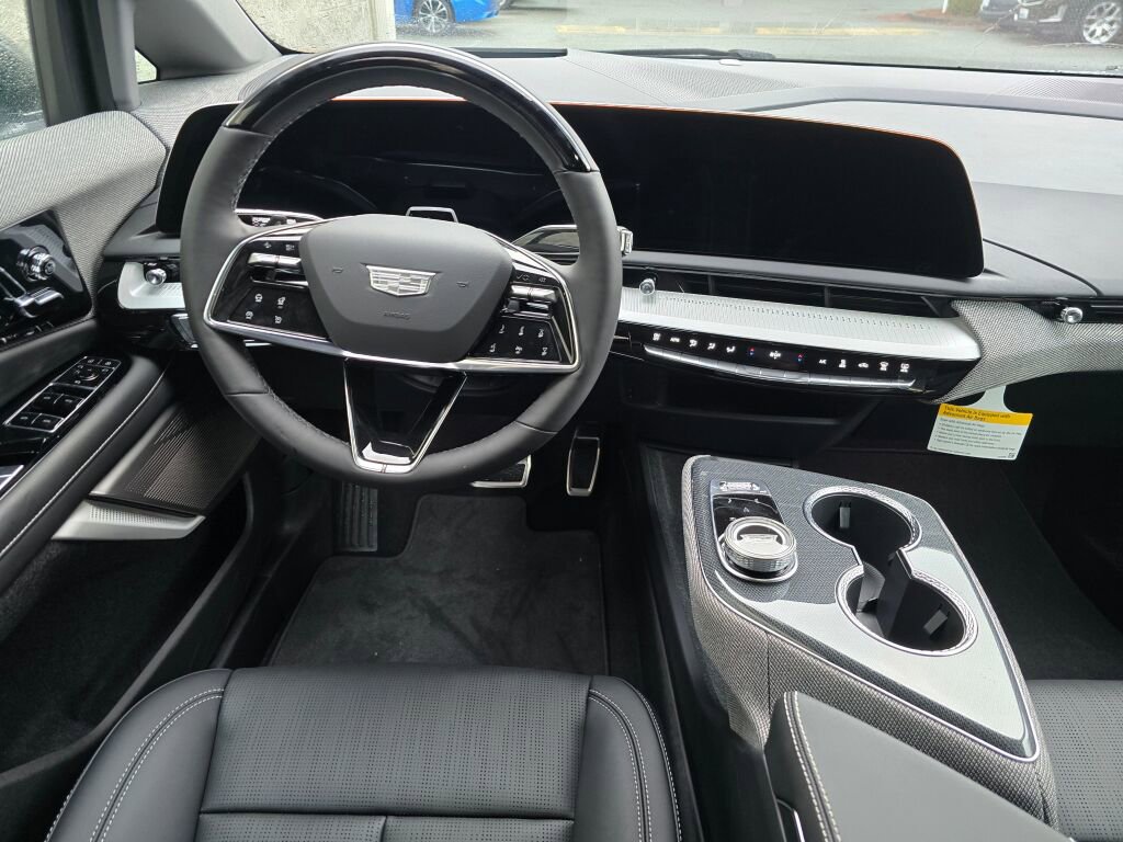 New 2026 Cadillac Optiq Luxury 2 image 18