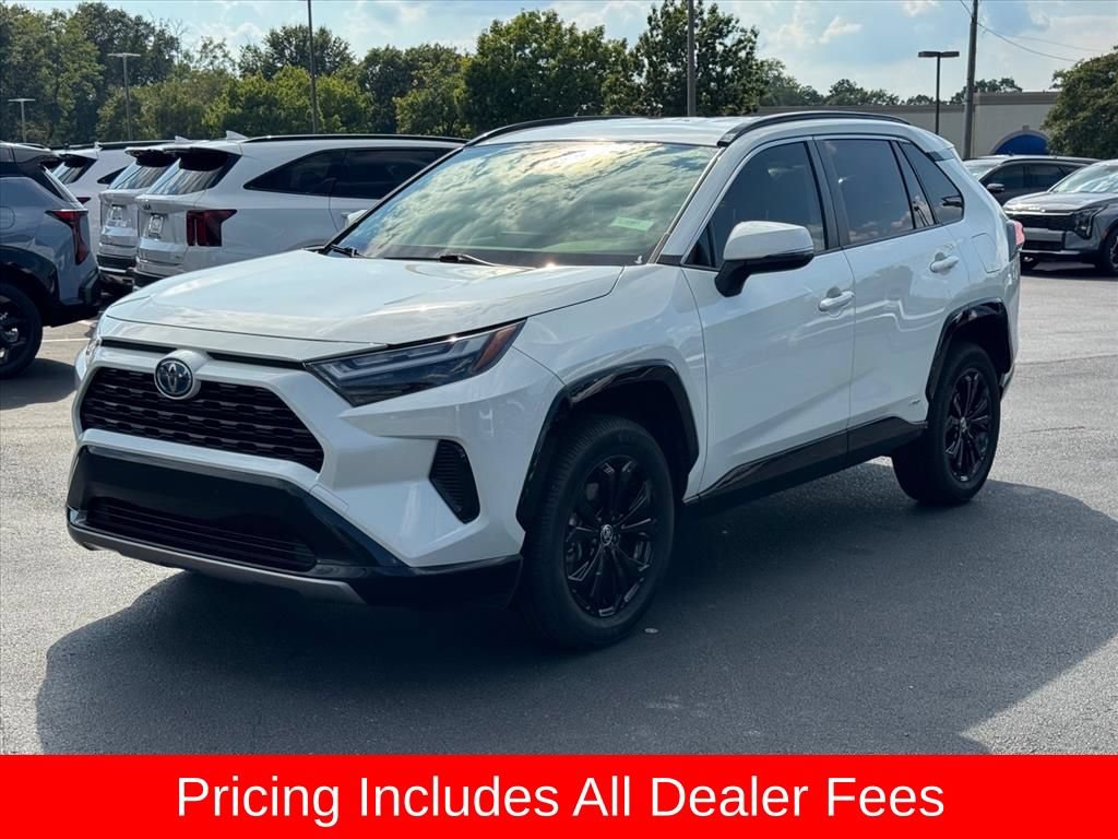 Used 2022 Toyota RAV4 SE AWD/4WD image 7