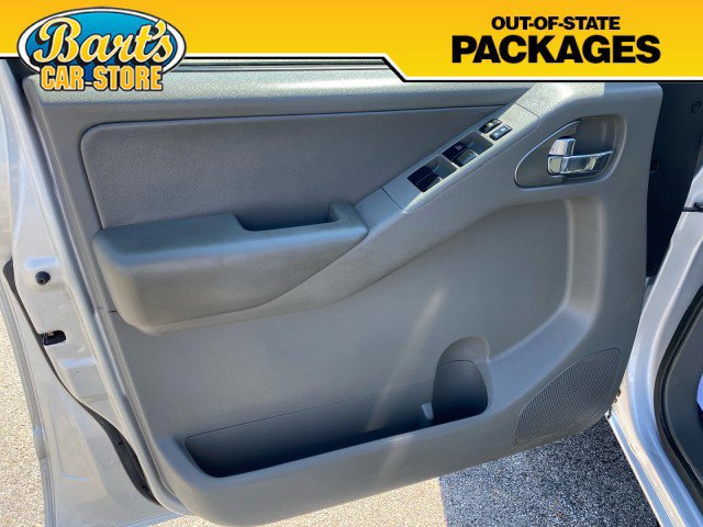 Used 2013 Nissan Frontier SL w/ Moonroof Pkg image 24