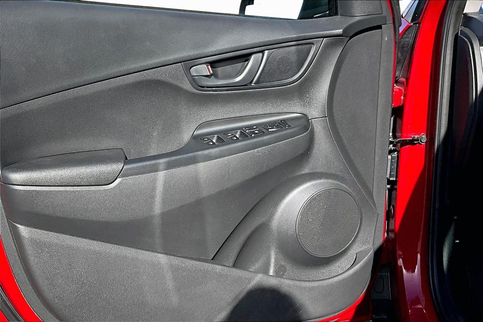 Used 2022 Hyundai Kona SE AWD/4WD image 16