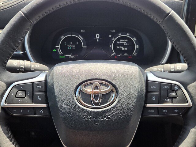 Used 2025 Toyota Highlander Limited AWD/4WD image 25