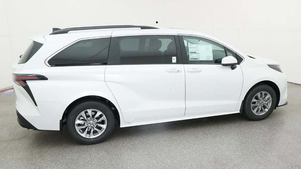 New 2026 Toyota Sienna XLE image 15
