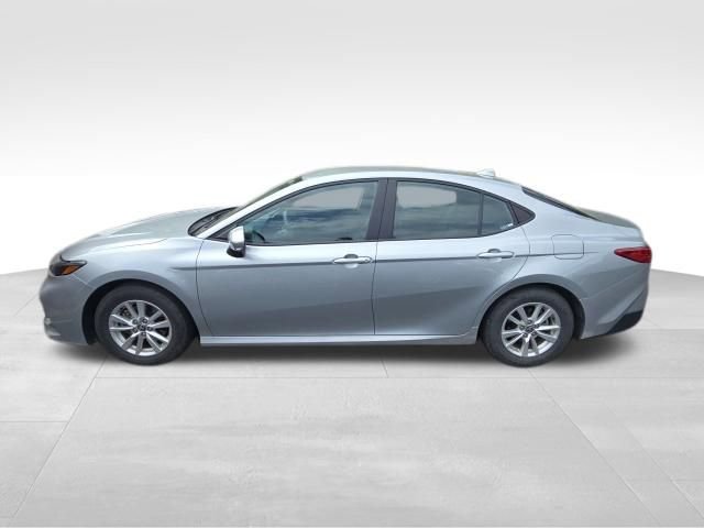 Used 2025 Toyota Camry LE FWD image 3