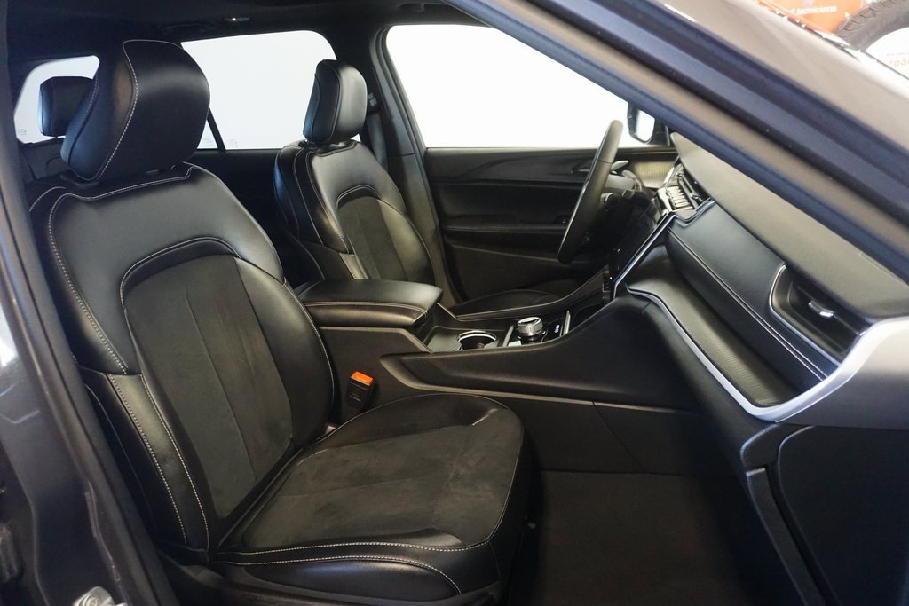 Used 2024 Jeep Grand Cherokee Altitude image 25