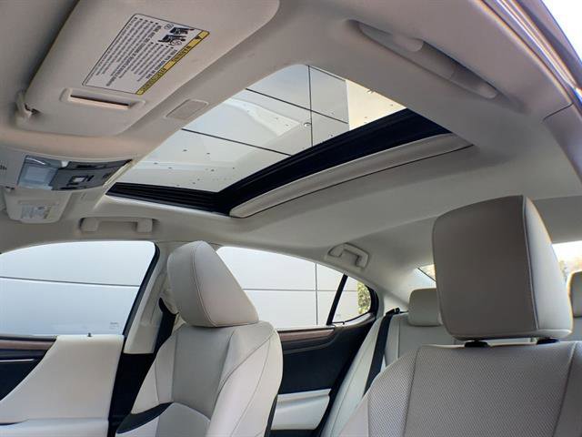 Certified 2025 Lexus ES 300h w/ Premium Package image 22