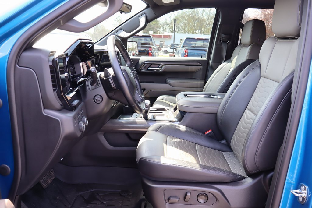 Used 2022 Chevrolet Silverado 1500 ZR2 w/ Technology Package image 3