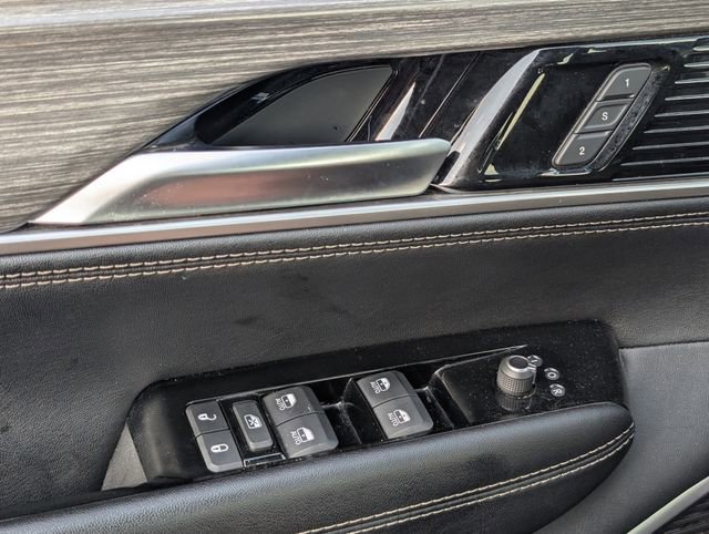 Used 2024 Jeep Wagoneer L Series II RWD image 21
