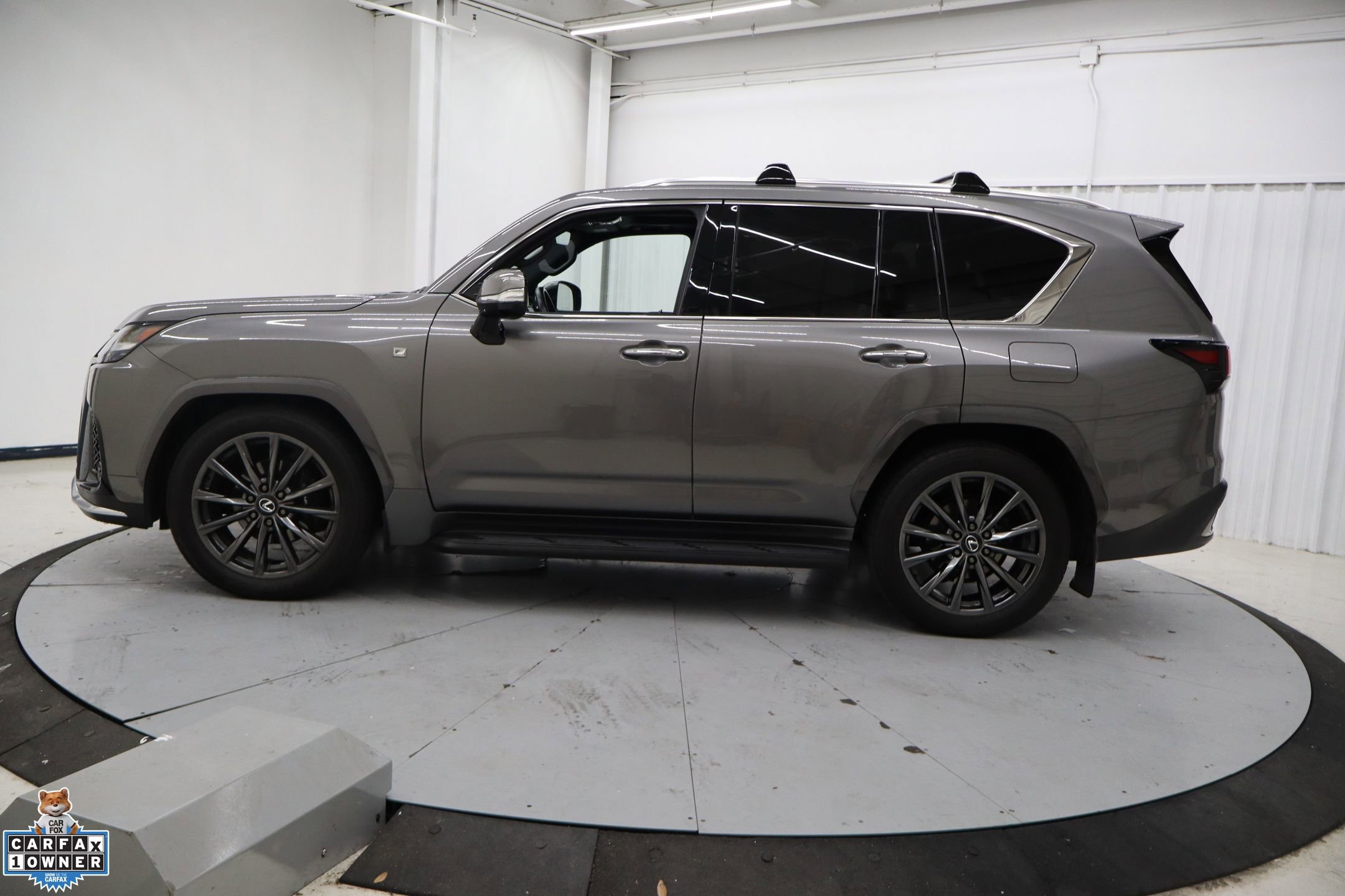Used 2024 Lexus LX 600 F Sport image 9